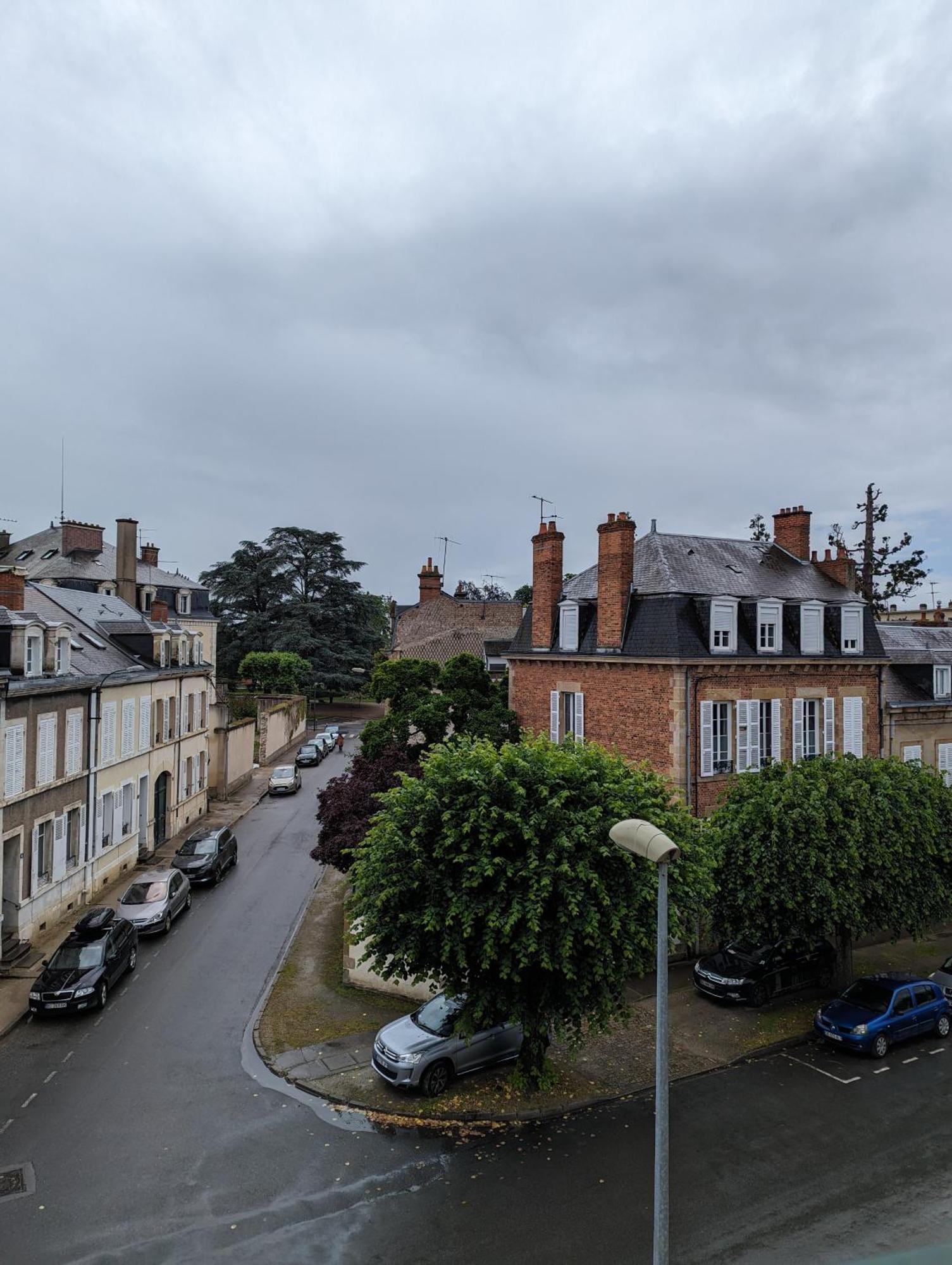 Studio 63M2 3Eme Etage Ou Chambre Dans Appartement 2Eme Etage Pour Sejours A Moulins Moulins  Luaran gambar